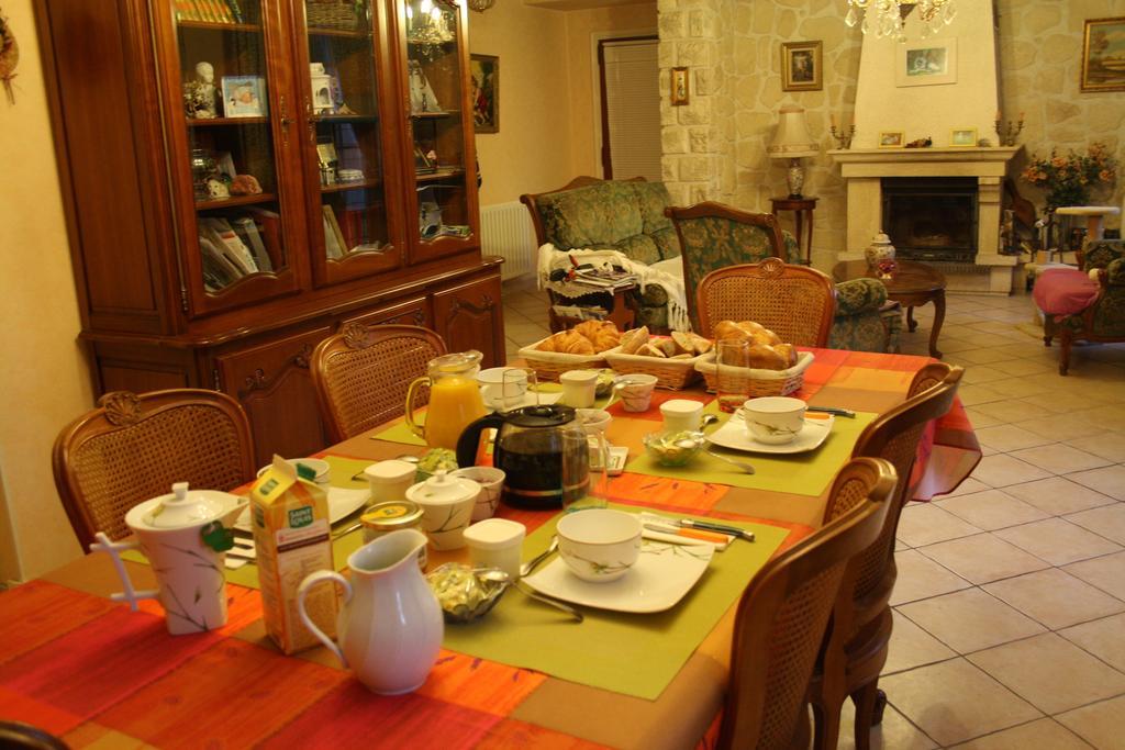 Chambre D'Hotes Les Chenes Chaptelat Екстериор снимка